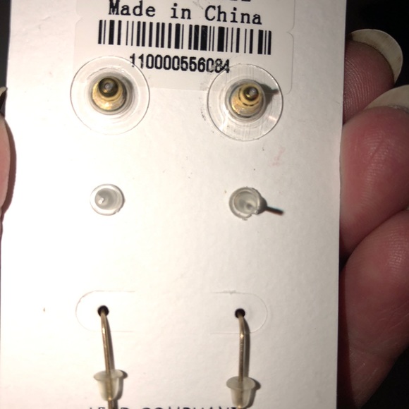 🛍️BUNDLE or BUY NOW🛍️DRURY STONE DANGLE TASSEL EARRINGS with gold posts. NWT - Picture 2 of 2